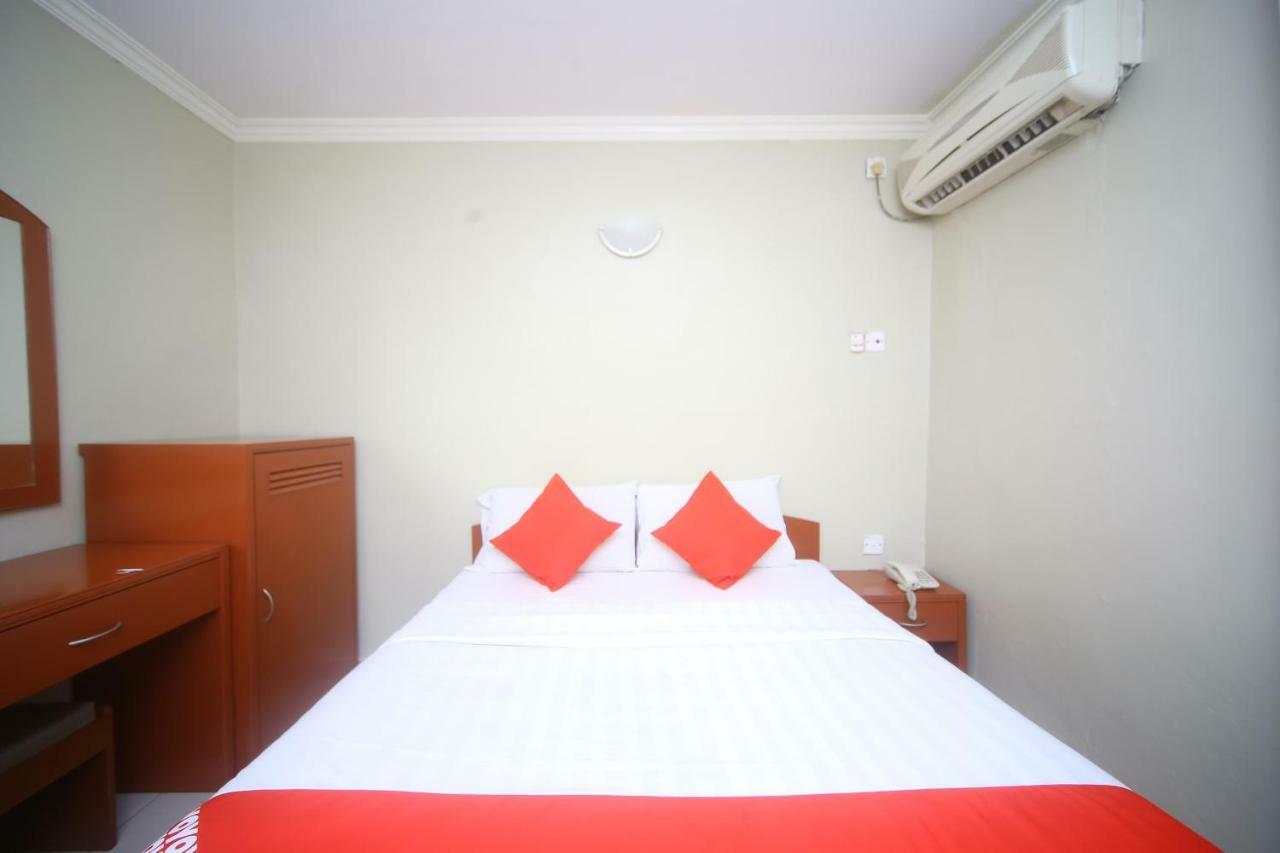 Super Oyo 1027 Hotel London Sandakan Exterior photo